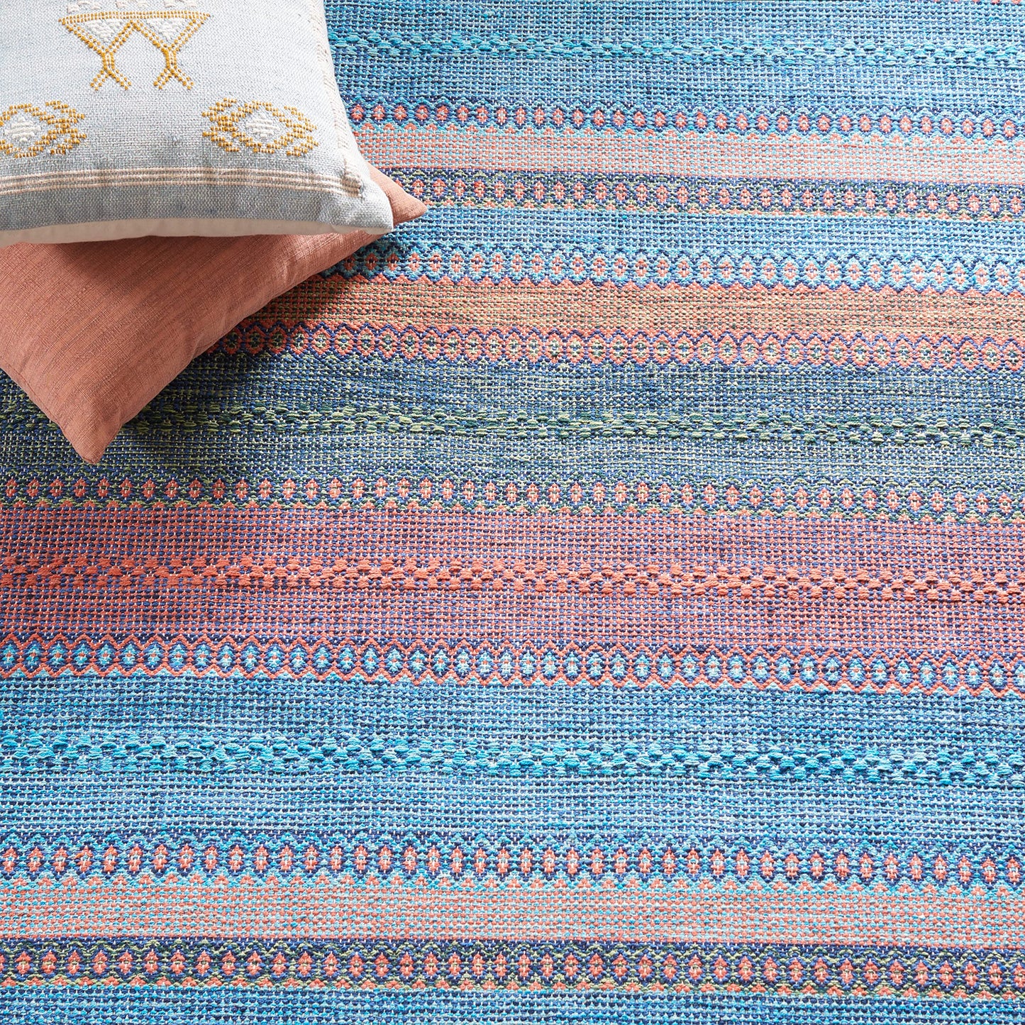 SAFAVIEH Montauk Collection Area Rug - 6' Square, Blue & Orange, Handmade Flat Weave Boho Stripe Cotton, Ideal for High Traffic Areas in Living Room, Bedroom (MTK851N)