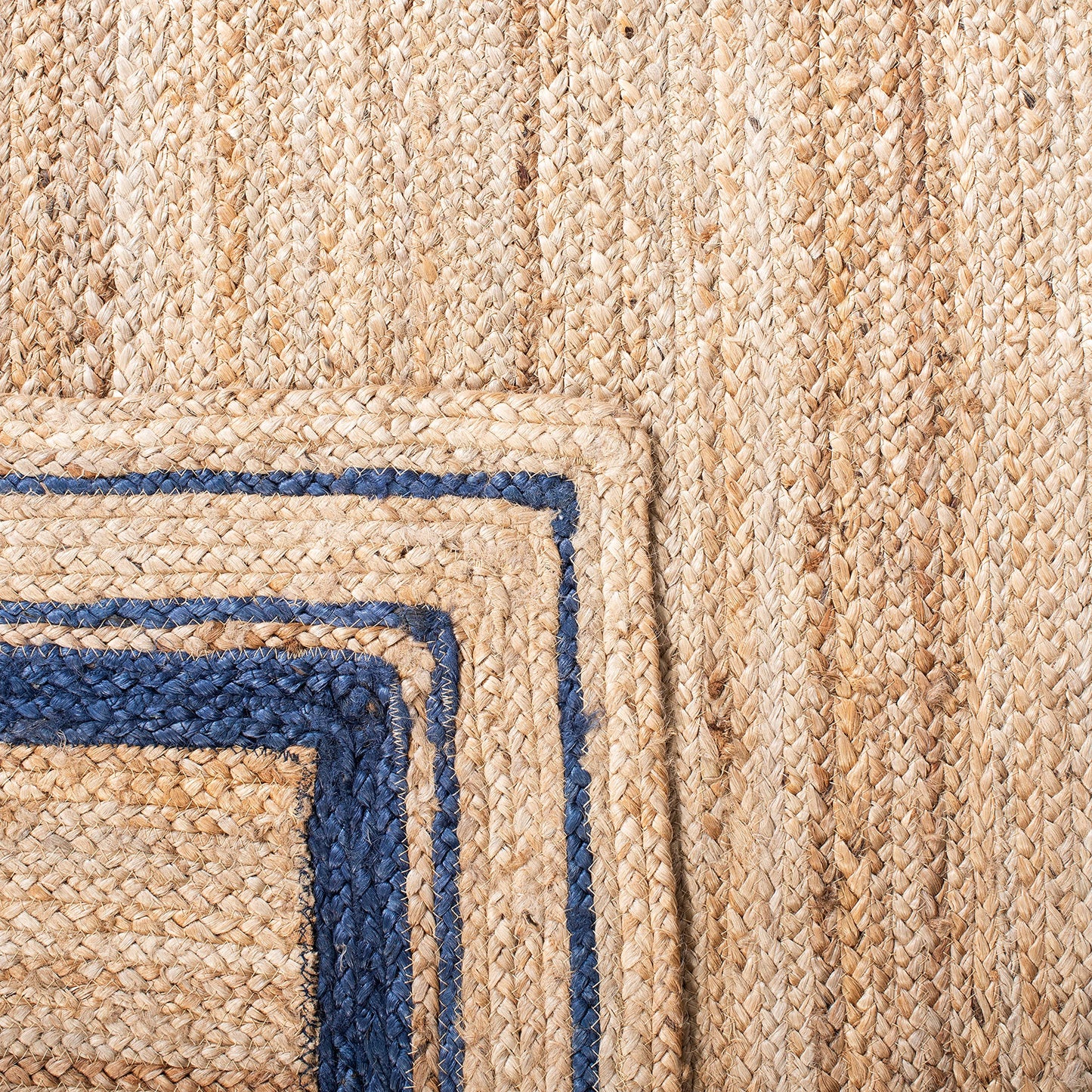 SAFAVIEH Natural Fiber Collection Accent Rug - 4' x 6', Navy & Natural, Handmade Border Farmhouse Jute, Ideal for High Traffic Areas in Entryway, Living Room, Bedroom (NF109N)