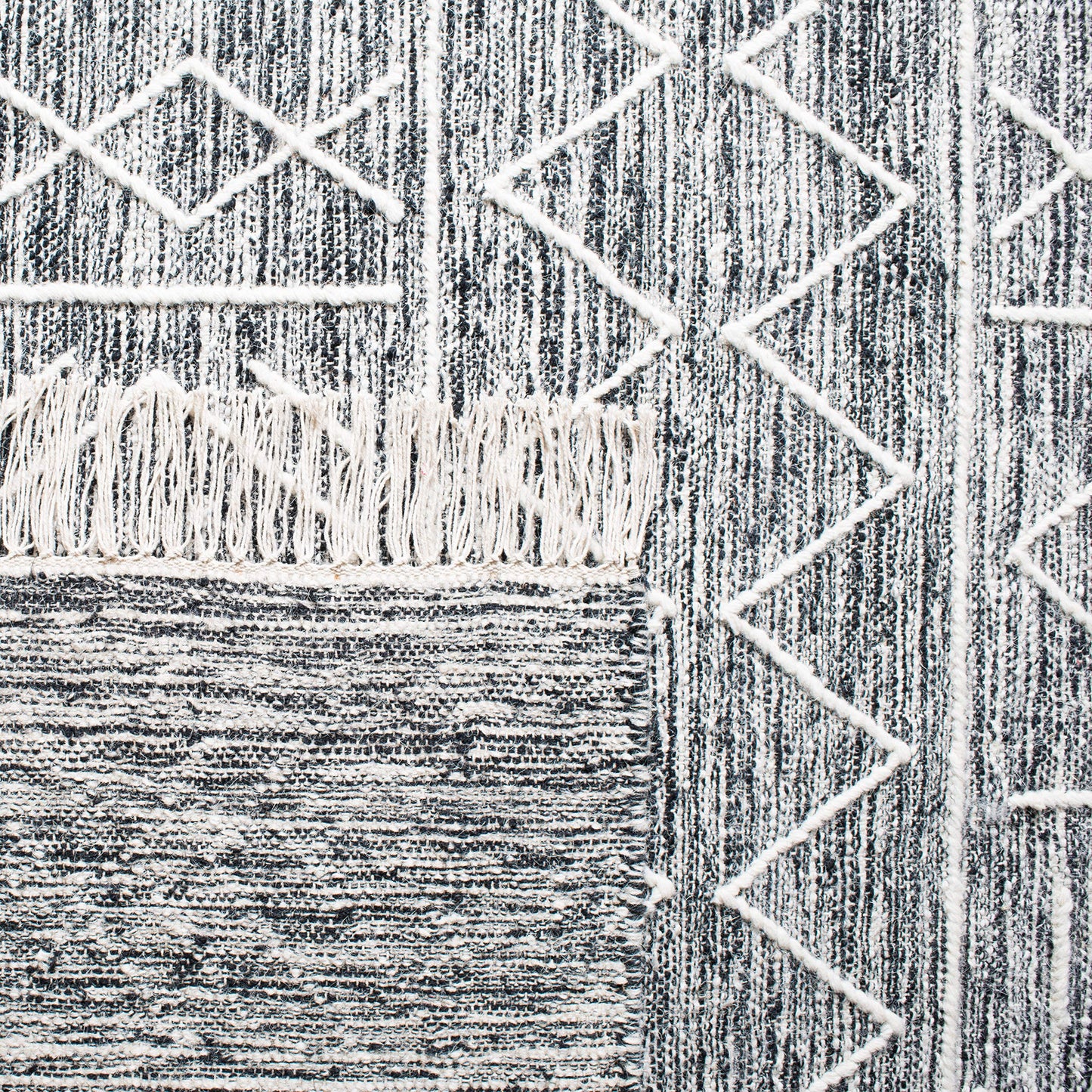 SAFAVIEH Kilim Collection Area Rug - 5' x 8', Black & Ivory, Handmade Moroccan Fringe Wool, Ideal for High Traffic Areas in Living Room, Bedroom (KLM521A)