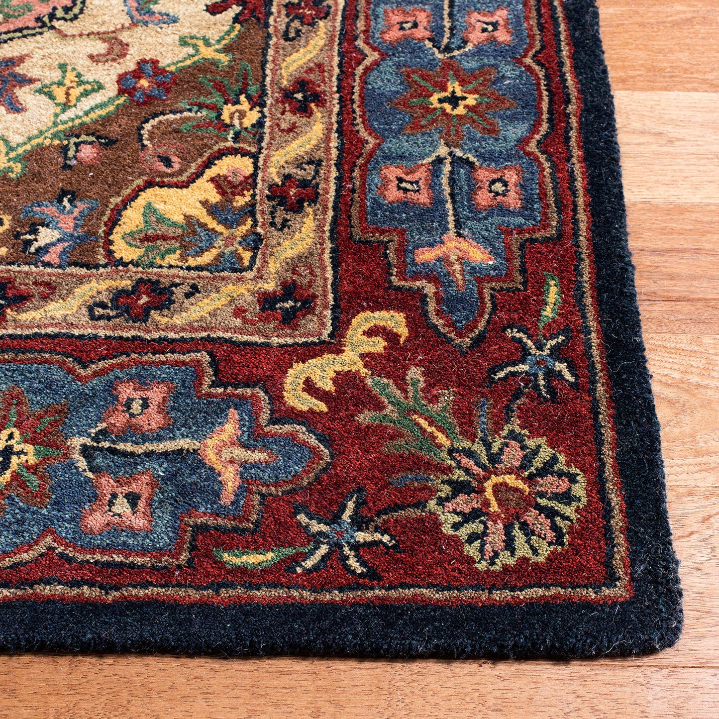 SAFAVIEH Heritage Collection Accent Rug - 4' x 6', Red & Multi, Handmade Traditional Oriental Wool, Ideal for High Traffic Areas in Entryway, Living Room, Bedroom (HG926A)